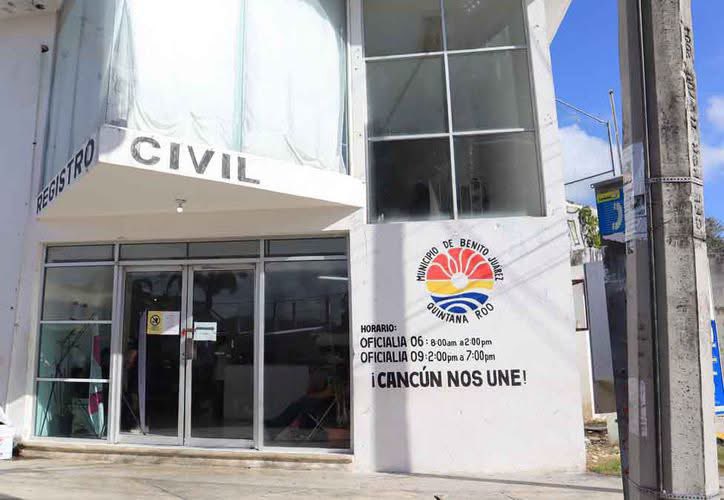 VigiaCiudadano7's tweet photo. EL CASO DE MIGRACIÓN, ¡TODA UNA MAFIA DELICTIVA!

Contra lo que se suponía, el Instituto Nacional de Migración de Quintana Roo resultó todo un cochinero encabezado por su destituido titular, el Almirante de la Armada de México, Carlos Manuel Bandala González, ya que detrás de corrupción, 935 documentos migratorios irregulares y posible de trata de personas -niñas principalmente-, con los que se hicieron millonarios negocios con cubanos y venezolanos, se involucran oficialías del Registro Civil y una red criminal en el Caribe vinculada a Raúl Rodríguez Castro, (a) “El cangrejo”, nieto del ex presidente de Cuba, Raúl Castro…

Mauricio Alejandro Patiño Arroyo, encargado.

✍🏻 Luis A. Cabañas