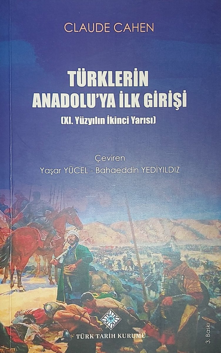 selcukokalos's tweet photo. TTK'den kapak beklentisi olan var mı? Bildiğim kadarıyla yok. Peki bu kitabın önceki kapağı çok mu kötüydü? Hayır.

Yeni baskıda niye yapay zeka? Kim yapıyor, kim onay veriyor? Uzaktan bakınca bile bir ton hata ve saçmalık göze çarpıyor... https://t.co/xztmtrn4Mt