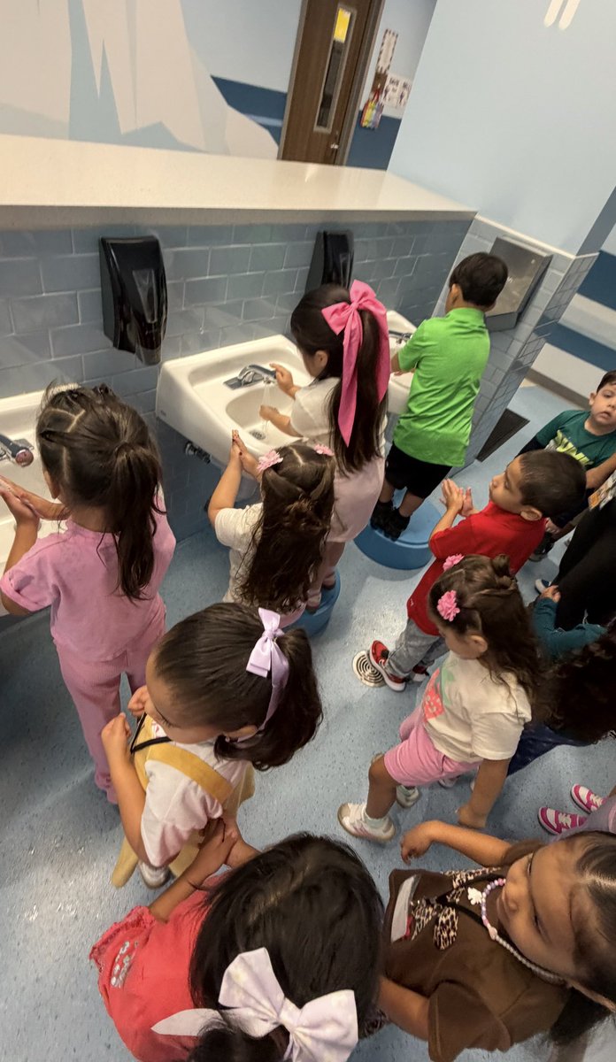 Dschnaibli's tweet photo. 🧼✨ Germs, germs, go away! ✨🧼
We used glitter to show how germs can travel from hand to hand and how soap, water, and a good scrub make them disappear! 🫧👐💦 @HumbleISD_LLE @HumbleISD_PREK @HumbleISD https://t.co/NoSJM8NMHu
