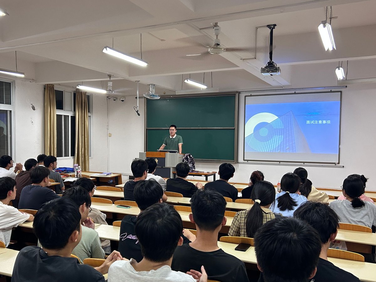NiaSmithinal's tweet photo. Just wrapped an inspiring 2-hour workshop on data visualization for young entrepreneurs! Learned actionable skills to turn numbers into compelling stories. Grateful for the audience’s great questions and valuable takeaways https://t.co/7VWambLgGT
