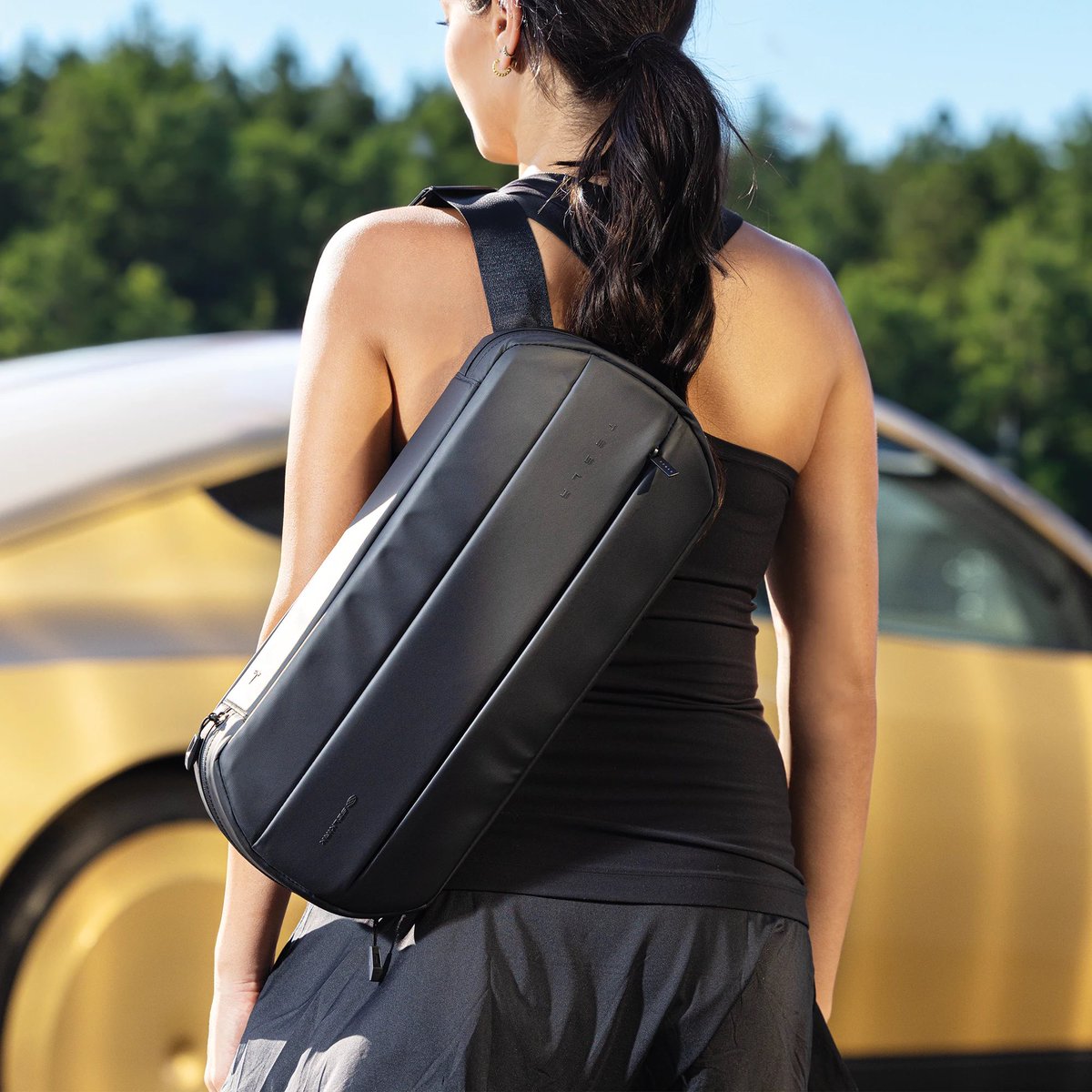 SawyerMerritt's tweet photo. Tesla has released a new Cybercab inspired Pickleball Paddle by Selkirk for $295 ($350 with bag), as well as a Tesla Pickleball Tee for $40.

Shop: https://t.co/HMycwCYOMY https://t.co/pp10Z359Tc