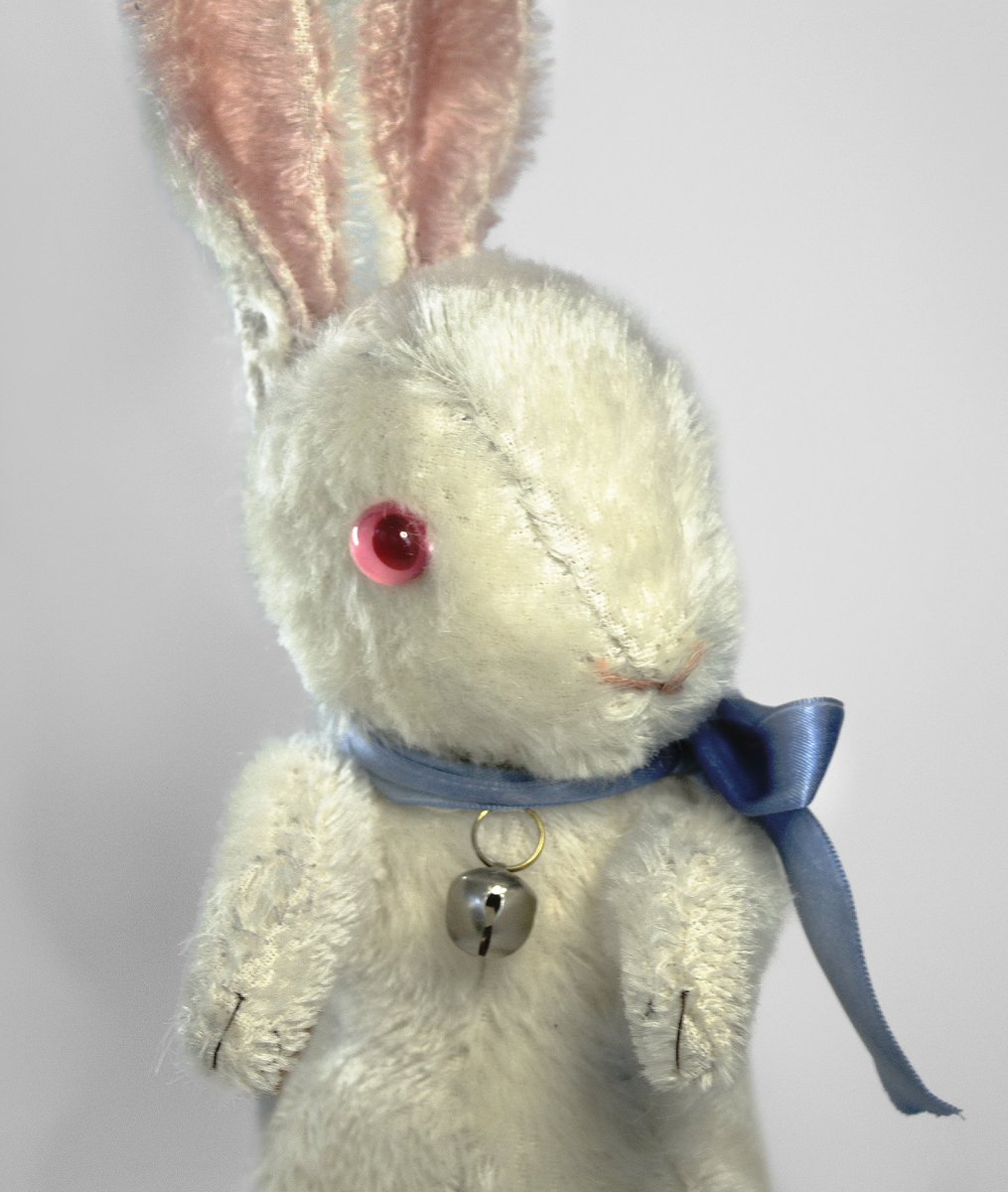 colinarmis's tweet photo. made my first mohair rabbit! i don’t love everything about the pattern i made so for my next one of these i’ll be making a lot of tweaks https://t.co/ZcY9QsOUEu
