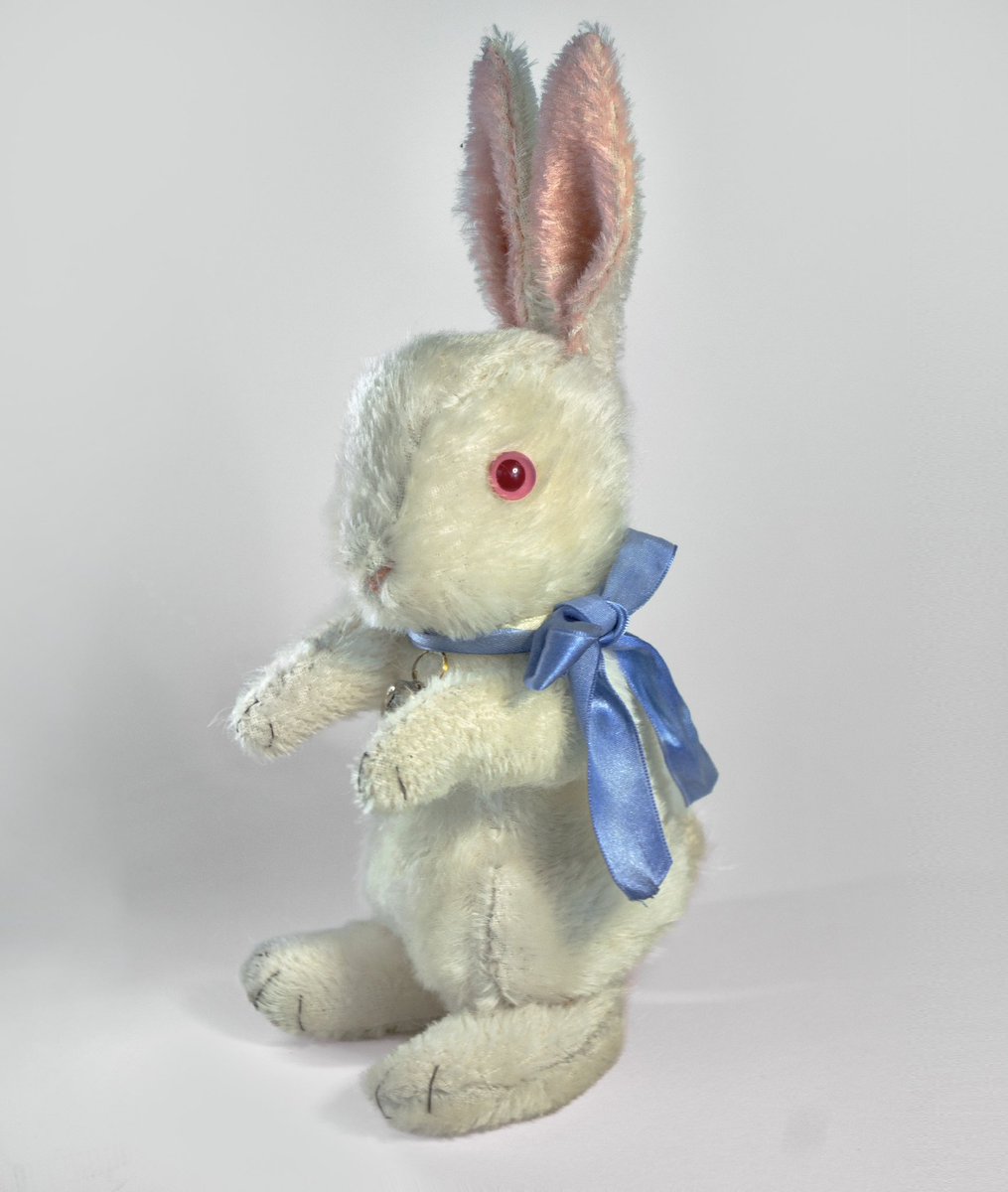 colinarmis's tweet photo. made my first mohair rabbit! i don’t love everything about the pattern i made so for my next one of these i’ll be making a lot of tweaks https://t.co/ZcY9QsOUEu