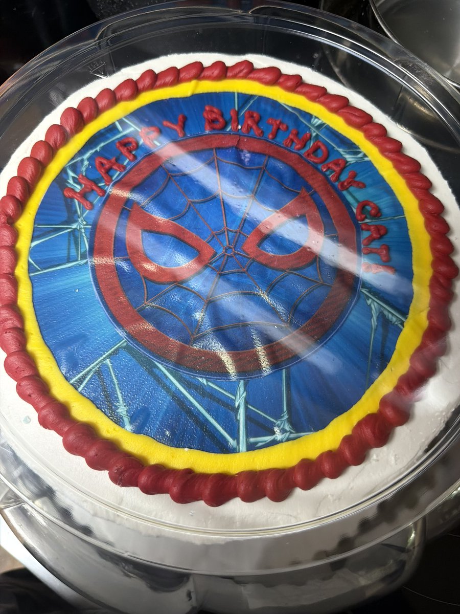 katcochiouma's tweet photo. Got my birthday cake #SpiderMan #SpiderManBirthday #BirthdayCake #Marvel #MarvelFan https://t.co/5hm81jZhSg