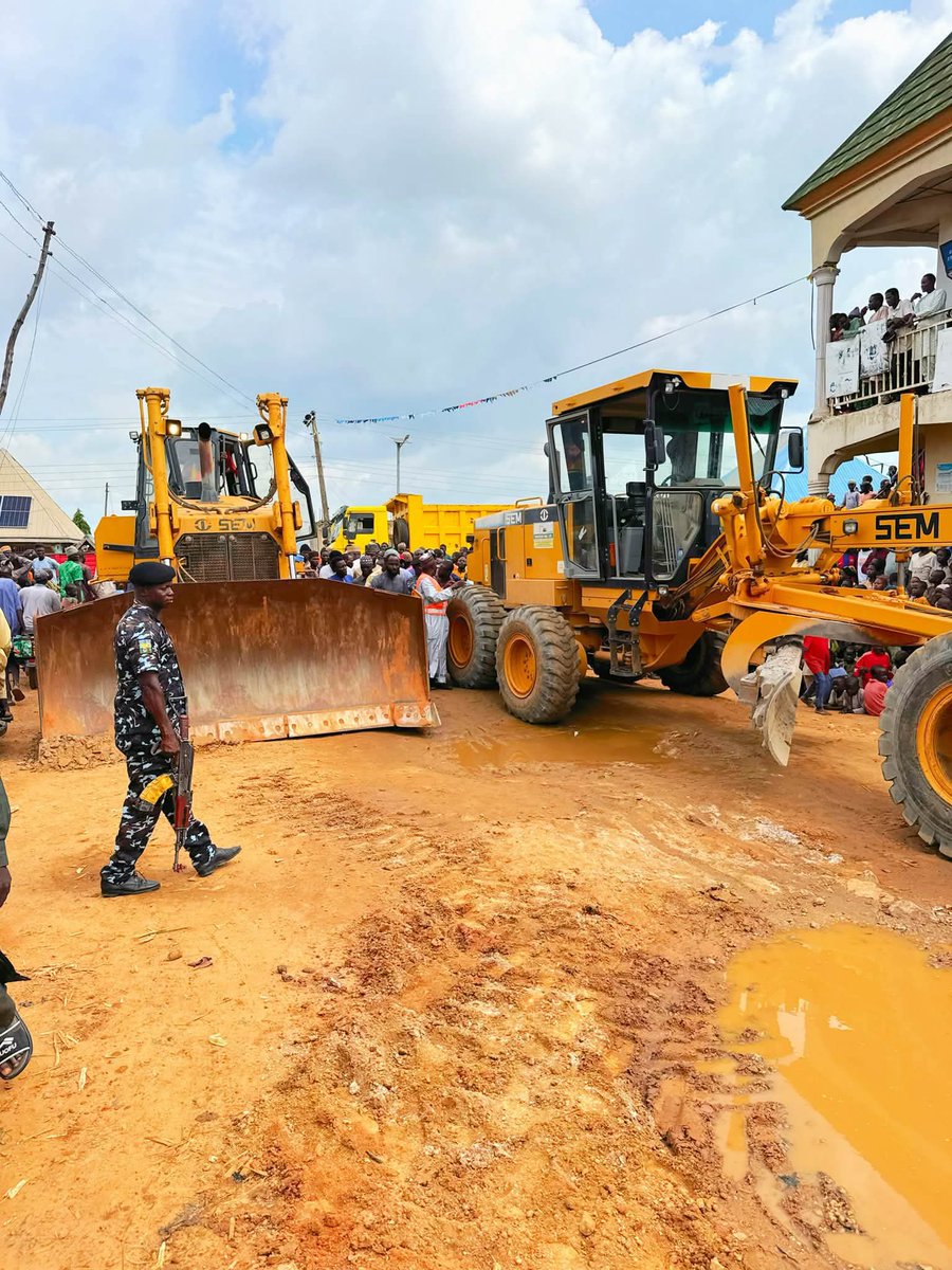 bumar201's tweet photo. The construction of a new modern road at Kwanar Zogale, Pambegua, Kubau LGA,has officially commenced.A clear sign that development is moving from promises to reality.

Well done,H.E.@ubasanius,and the incoming Member representing Ikara/Kubau Fed.Constituency, Hon.@BashirSZuntu. https://t.co/rMF5sLxEOL