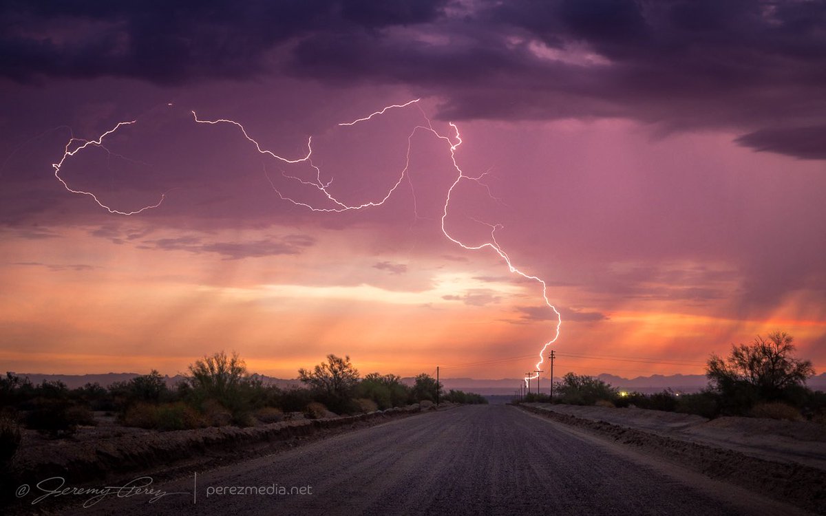 jperez1690's tweet photo. Sunrise this morning north of Mohawk Pass, midway between Gila Bend &amp; Yuma. Such a lightning-rich night that went well past daybreak. #azwx https://t.co/esA6vqrBV8