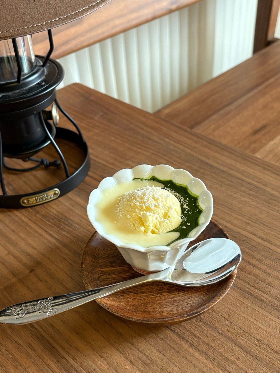 NickCronin16's tweet photo. Just found this super crispy matcha rice cracker—sharing half with the roommate who’s been slaving over work all week  Perfect balance of earthy matcha and light crunch, you need to try it! https://t.co/2UMoykxuHL