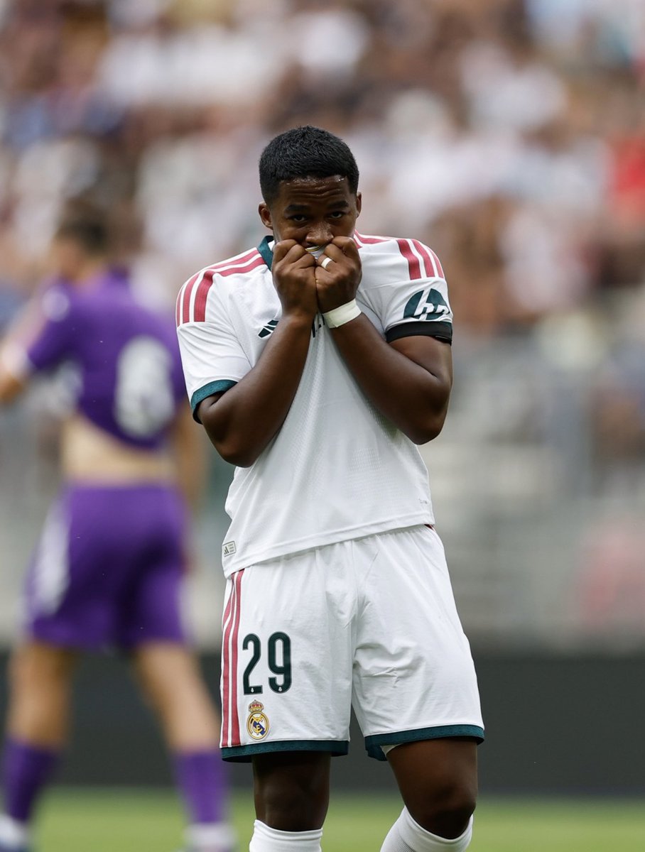 futebol_info's tweet photo. Liverpool sinaliza interesse em Endrick, mas atacante fecha as portas para saída do Real Madrid.

O brasileiro não pensa em deixar o clube merengue. 

Aston Villa e Roma fizeram investidas por empréstimo, mas foram recusadas de imediato por Endrick e por José Mourinho. 

O atacante tem agradado bastante nos treinos e também pela postura de querer permanecer.

🗞️ @ESPNBrasil 
📸 Real Madrid