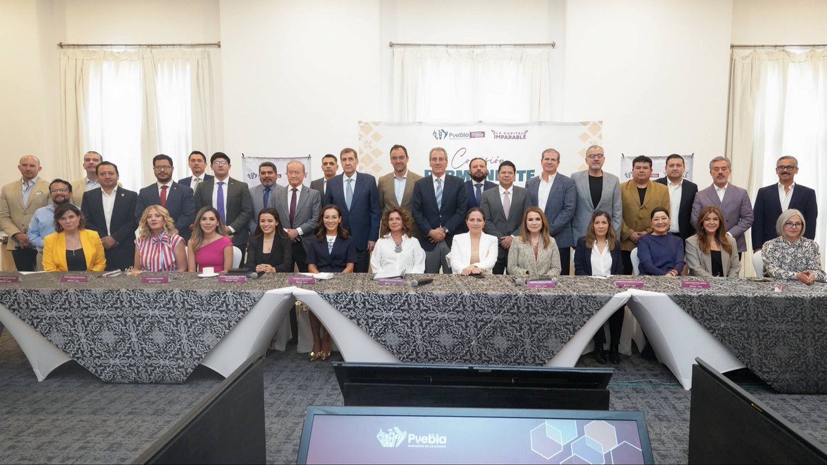 msilvaruiz's tweet photo. ✨ En la Tercera Sesión de la Comisión Permanente refrendamos que el diálogo y la suma de esfuerzos son clave para construir una mejor ciudad.

💚 Seguimos compartiendo ideas y construyendo acuerdos por el bienestar de #Puebla. https://t.co/2I5zgwetMt