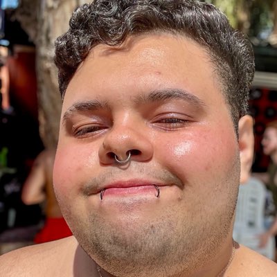 emanuelogls's tweet photo. #NovaFotoDePerfil https://t.co/8la6LwioUq