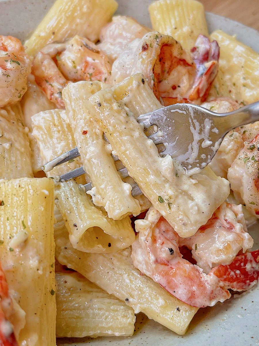 Retshid00122775's tweet photo. Just whipped up a quick 15-min garlic butter shrimp pasta with fresh basil from my windowsill  Perfect cozy weeknight fix! https://t.co/eDsI0NZFsd