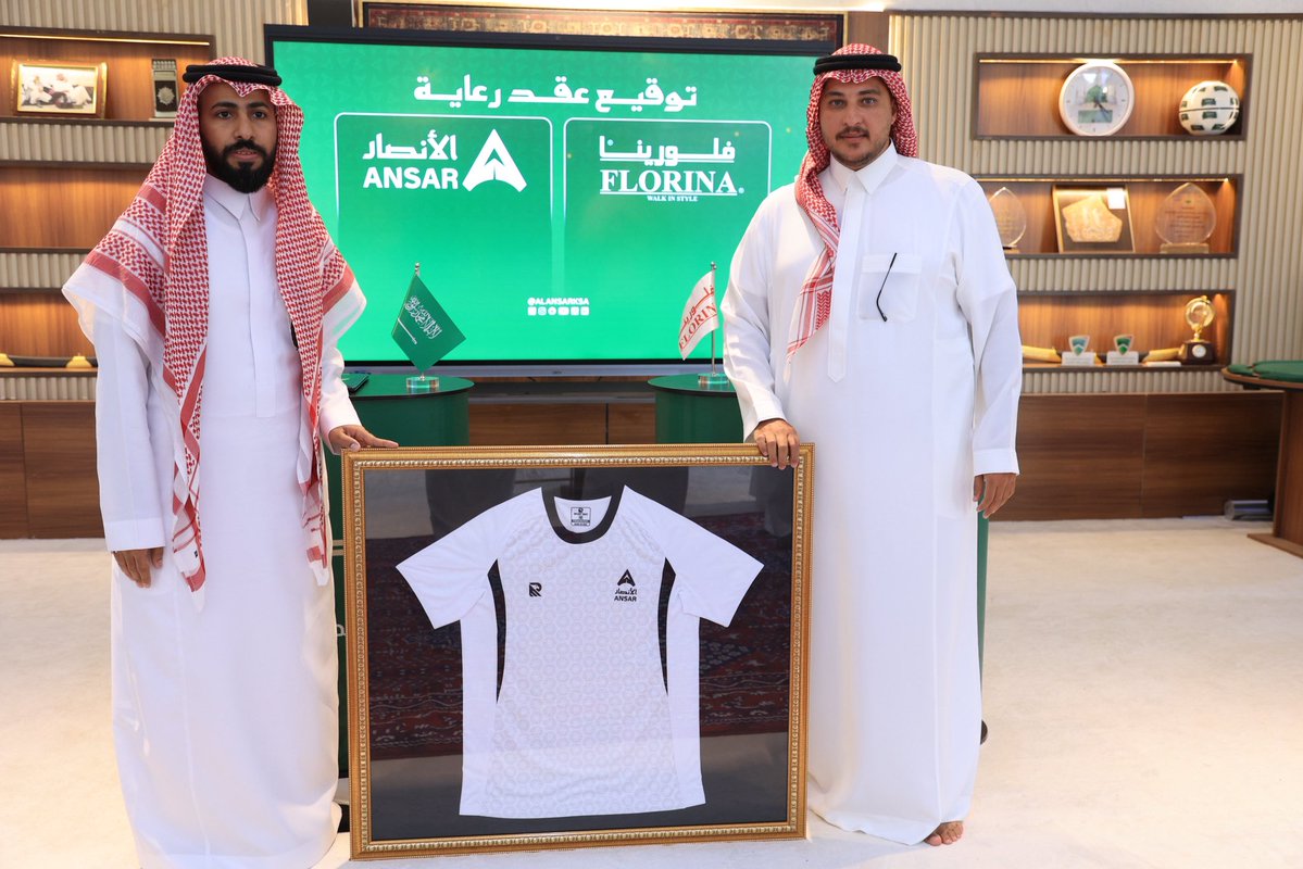 FLORINA_SHOES's tweet photo. انطلاقًا من حرص فلورينا على دعم القطاع الرياضي والمساهمة في تعزيز المبادرات المجتمعية، يسعدنا الإعلان عن توقيع اتفاقية تعاون وشراكة مع [@alansarksa].

وقد مثّل #فلورينا في توقيع الاتفاقية المدير التنفيذي الأستاذ وليد الدقل، في خطوة تعكس اهتمامنا بدعم الرياضة وبناء شراكات نوعية تسهم في تحقيق أثر إيجابي ومستدام.
