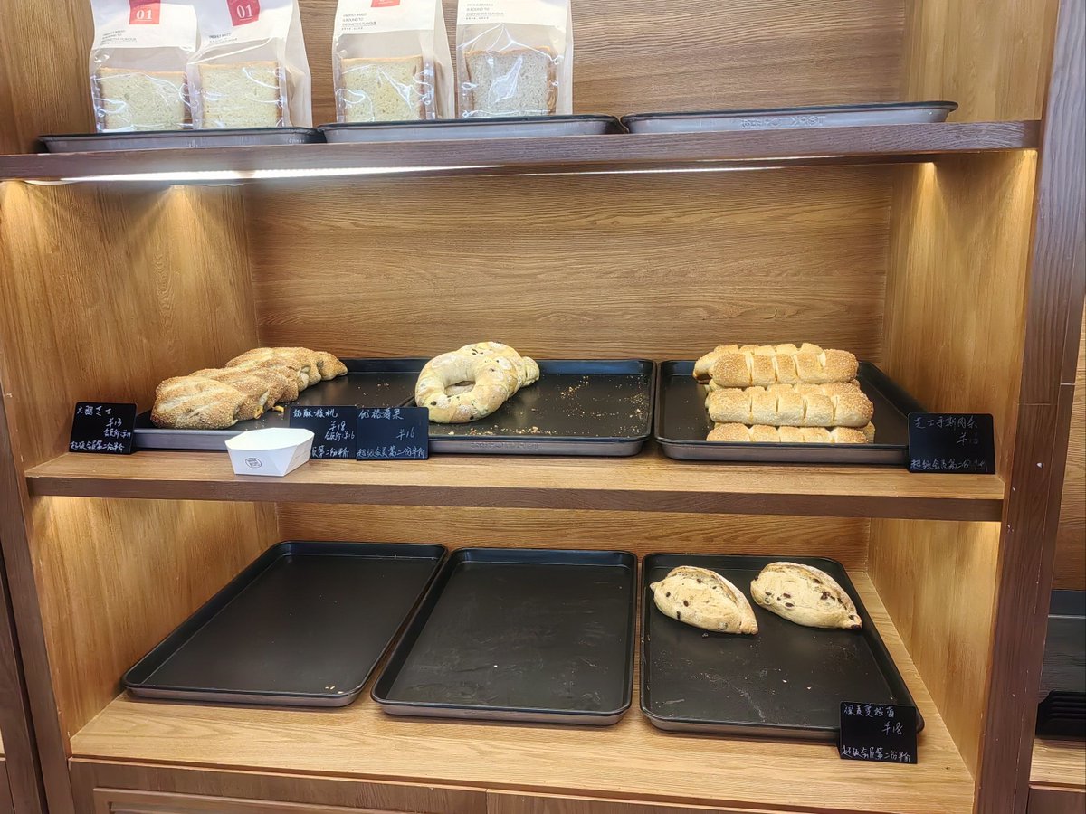 deyfa_quintero's tweet photo. Neighborly win! Our building’s coffee corner now has extra pastries dropped off by Mrs. Lin—perfect for early commuters. Small acts make big days brighter! https://t.co/RHvE4Teb07