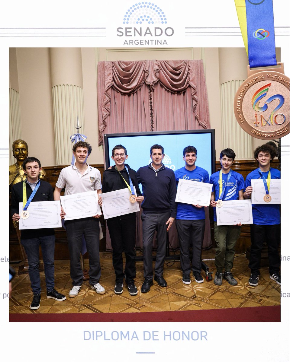 wadodecorrido's tweet photo. Un honor recibir en el Senado de la Nación a los seis estudiantes secundarios que representaron a la Argentina en las Olimpiadas Internacionales de Matemática en China.🏅🇦🇷👏🏼 https://t.co/ZMsQjWHjtO