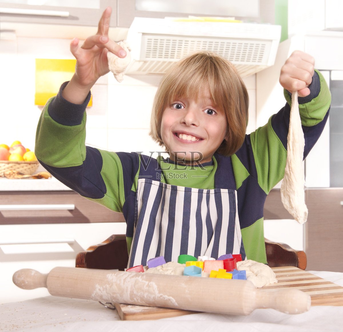 nobue07181's tweet photo. Today’s adventure: baking rainbow cookies with my tiny sous chef!  He kept sneaking sprinkles… and his hands are way more powdery than the dough. Sweet mess = best memory https://t.co/q8wAcND2je