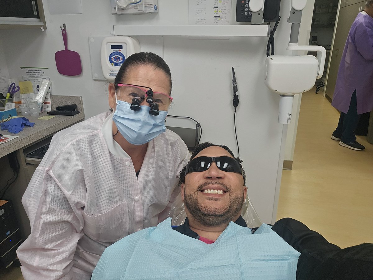 CharlieBatch16's tweet photo. I had my 6 month Dentist appointment yesterday with one of my favorite Dental Hygienist Misty and im proud to announce that I once again have NO cavities. Yayyyy Me. Be sure to set yor appointment today😁 https://t.co/PkkP94ei8s