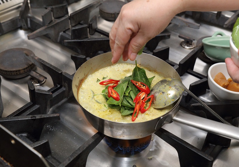 homa6290's tweet photo. Craving warm spice Try today’s pick: Thai green curry with coconut rice—creamy, fragrant, and so comforting! ， https://t.co/FeaaRrQIqU