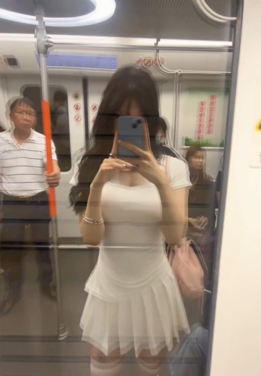 allysonrandi's tweet photo. 这个点有人吗！发福照啦！         

 刚拍的形体课照，有人锐评吗？🥰📷 https://t.co/8G6mElJ3QA