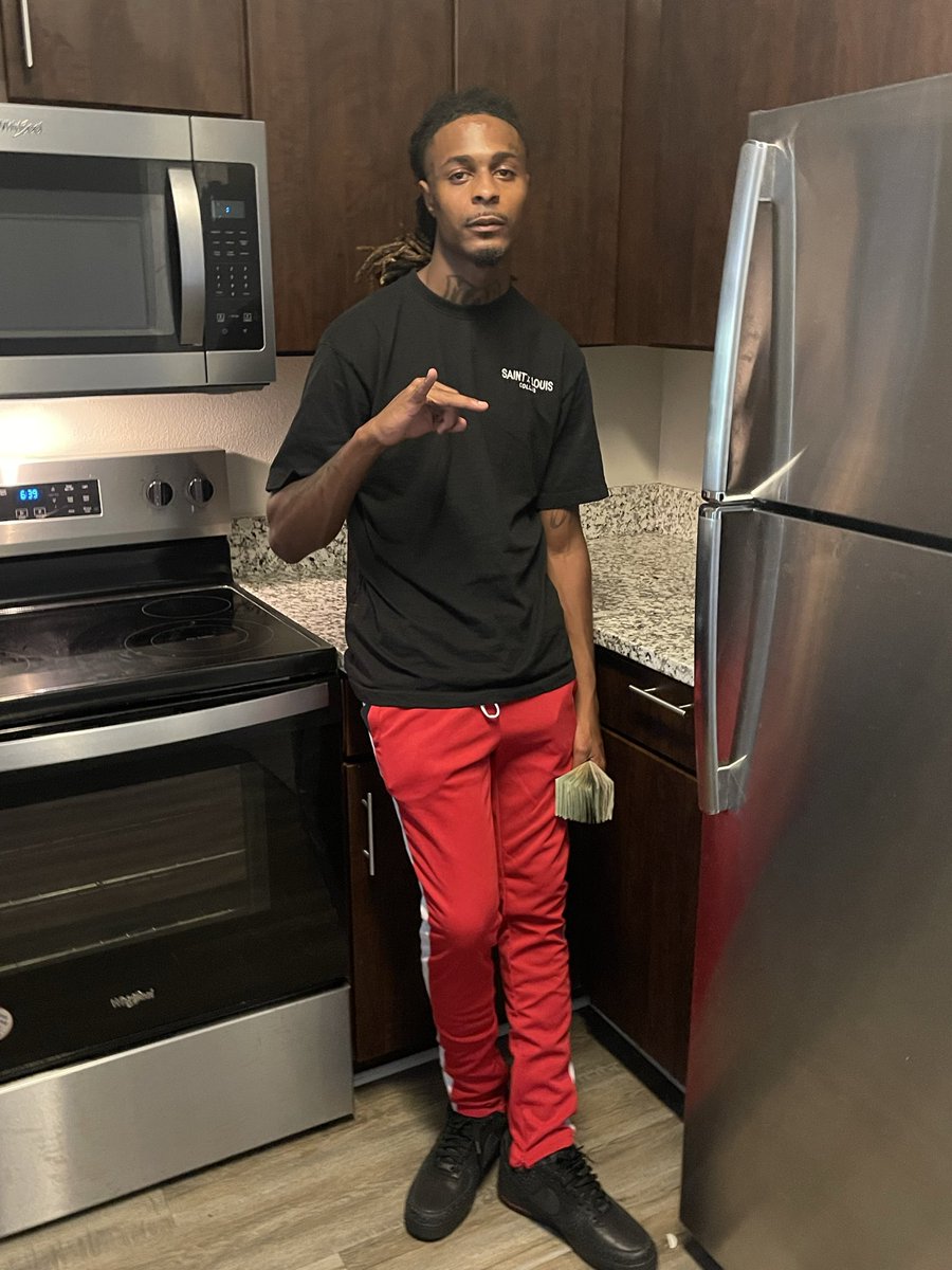 Therealytn1's tweet photo. 🆓 the bros ⛓️ i cant 🙅🏽‍♂️ type fuk the streets cause i’d be in debt 🩸〽️
#rap #ytn #follow https://t.co/7p1haDUYDr