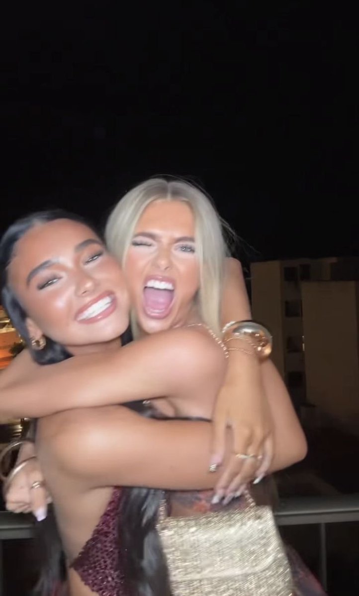 LunaYldz's tweet photo. Parabéns, minha melhor amiga! Que sorte a minha caminhar ao teu lado e partilhar a vida contigo. Que este novo ano traga tantas alegrias quanto aquelas que tu dás a todos os que te rodeiam. Amo-te muito meu amor bom e o melhor que a vida me deu 🩷 https://t.co/mniudfm4JT