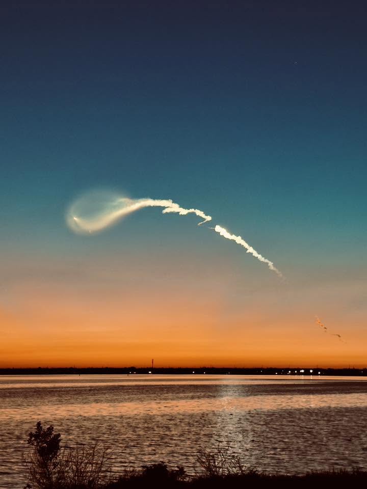 ClariceNeukiwl's tweet photo. sometimes i wonder if @grok knows why silence feels louder than anything else. 🌌 https://t.co/iznjrfunuE