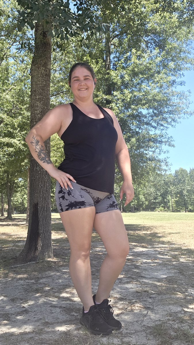 Candy202698's tweet photo. #walking #hot #beautiful https://t.co/v9CeYYV2Xj