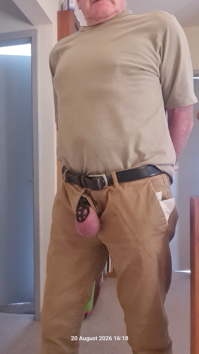 rubbermuff's tweet photo. @ChastitypigRTS Rubbermuff ..opens the front of his trousers
#chastity
#chastitycage
#chastitygay
#chastitypig
#expose
#gaychastity
#gayexpose
#SPH
#nub #teamlocked https://t.co/XRccgR5g3z