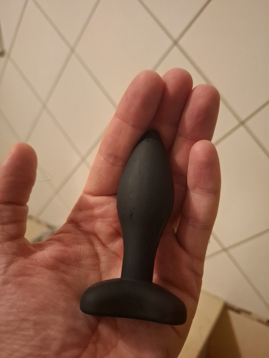 foxslave84's tweet photo. First time with a plug and 110 minutes in.
Thanks @bearded_fag
For the challenge and support https://t.co/ABJHOpCOQ3