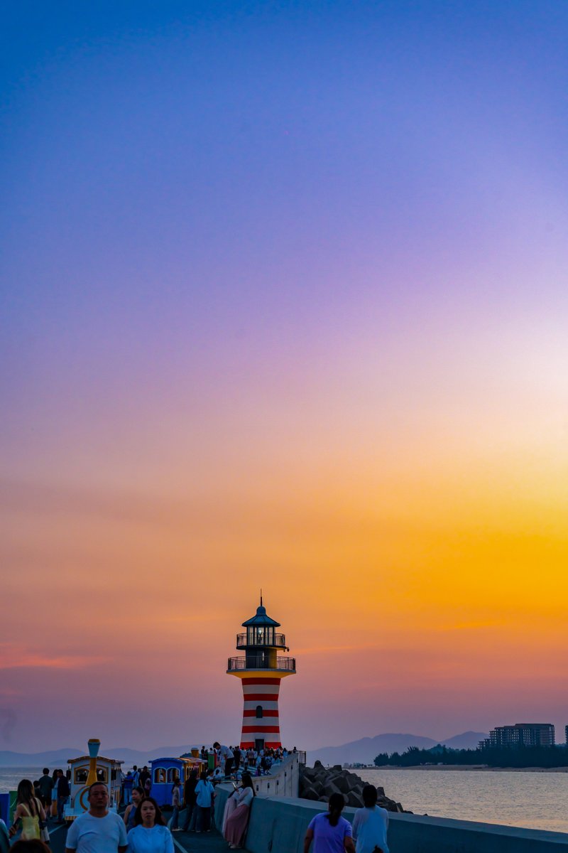 zackryderr456's tweet photo. Just wrapped up a stunning day trip to the coastal lighthouse! The breeze, the waves, and that golden sunset made it perfect. #WeekendEscape https://t.co/SpkLY8f2mq