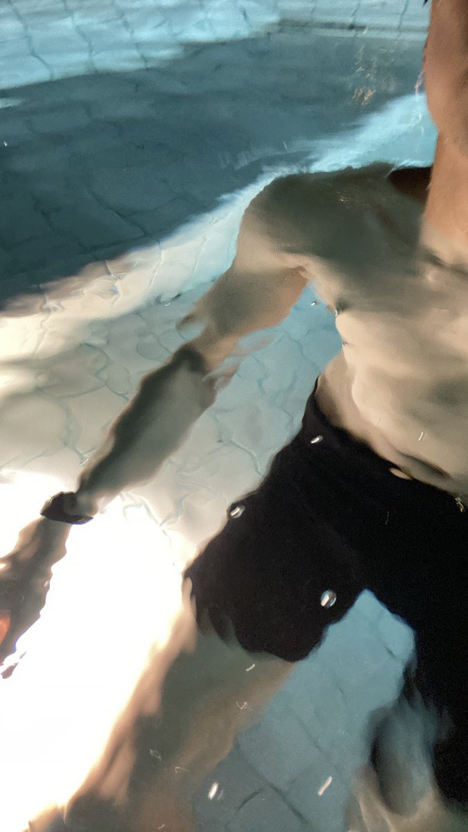_jirio's tweet photo. 🏊🏻🌚 https://t.co/T7FFuHuEcP