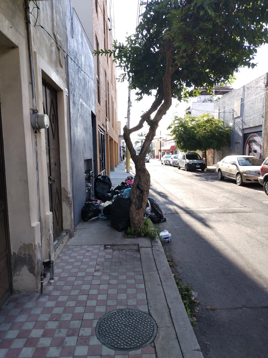 ROCAMOCO's tweet photo. @Trafico_ZMG con quién se puede reportar es un airbnb calle Juan Álvarez entres cruz verde y Juan n cumplido col capilla de jesus https://t.co/cfouXelVXE