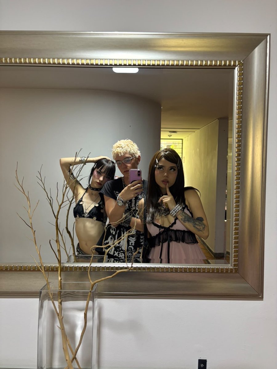 infernadoll's tweet photo. Me and my hot friends https://t.co/8lVi8vo4X7