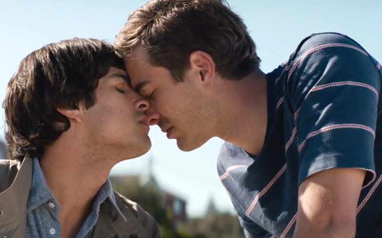 alicimmmmmm's tweet photo. Bazı filmler sadece bir hikaye anlatmıyor, birilerinin gerçekten yaşadığı hayatı ekrana taşıyor. ♥️ 
Gerçek hikayelerden uyarlanan 4 gay filmi. https://t.co/L01SCluXH5