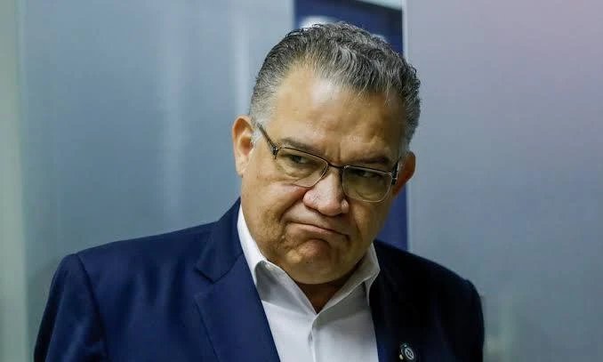 RAMOSJazzside's tweet photo. Pensé que era una propuesta interesante, de verdad que la has CAGADO. Quiere salir del CHAVISMO, pero quiere elecciones comunales, no entendí un coño https://t.co/FRThljGHMT