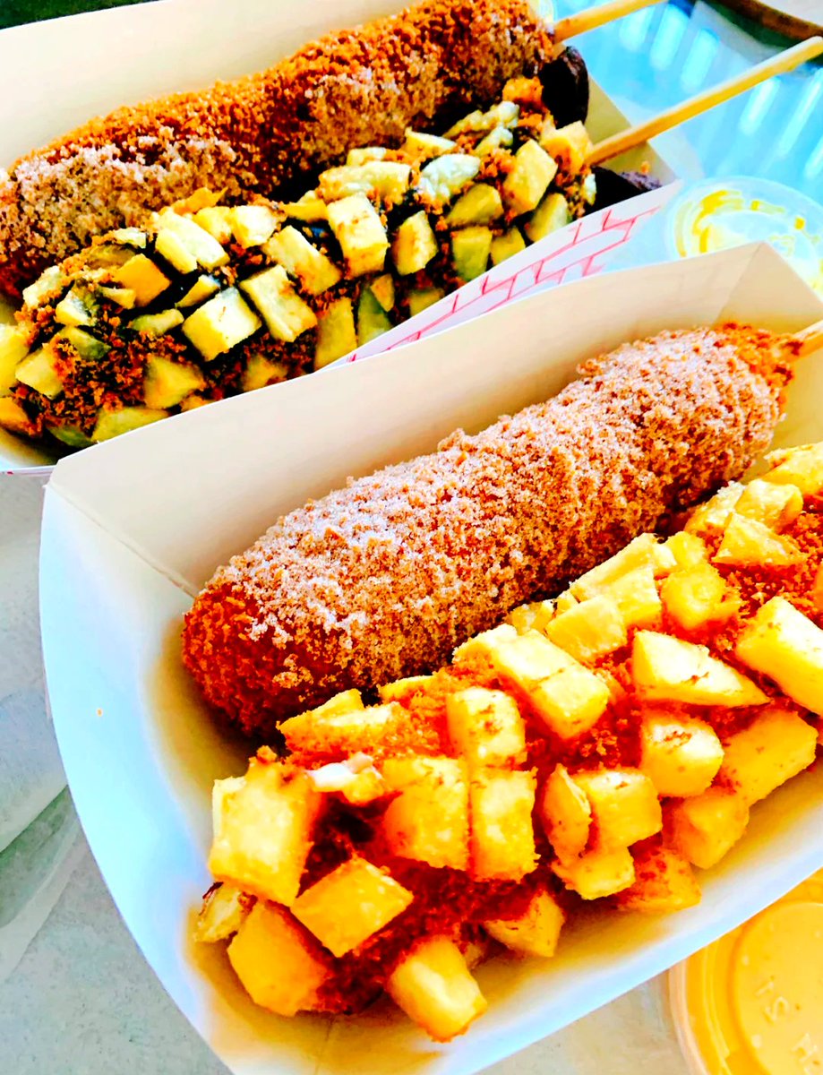 shadiaali199's tweet photo. Craving a quick bite Try this crispy hot dog stuffed with cheese from the street stall! It’s perfect for a late afternoon pick-me-up.， https://t.co/qDoEFtInqN