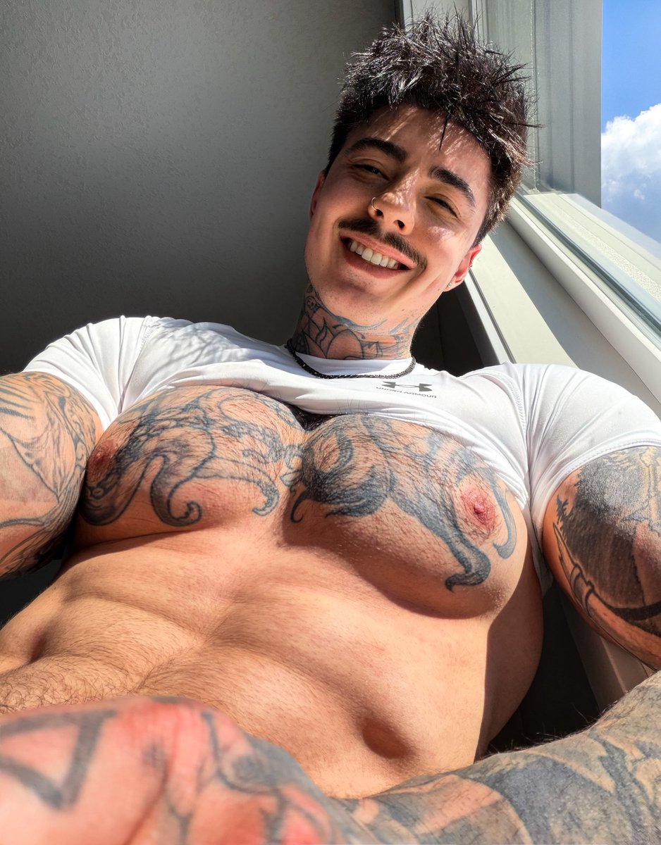 JakipzSFW's tweet photo. Enjoying the view 👀☀️? https://t.co/rHPcjiLKKG