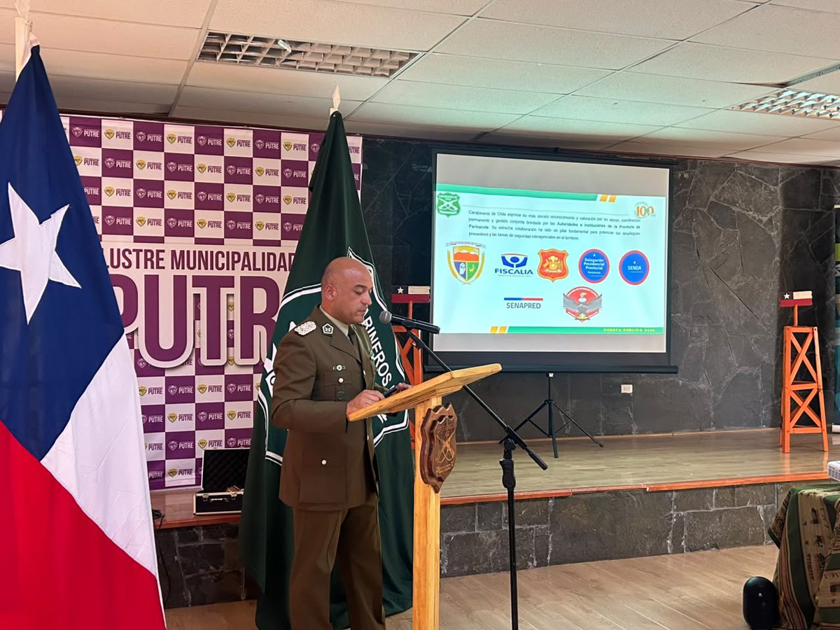 CarabArica's tweet photo. En un ejercicio de transparencia y cercanía con la comunidad, la 2ª Comisaría de #Putre realizó su Cuenta Pública, donde se expuso la gestión y los hitos operativos desarrollados junto a sus destacamentos fronterizos dependientes. La jornada contó con la importante presencia de autoridades regionales y la participación activa de los vecinos, reforzando el compromiso de Carabineros con la seguridad, el desarrollo y la protección de los pobladores del territorio altiplánico 👮🏼‍♂️👮🏻‍♀️