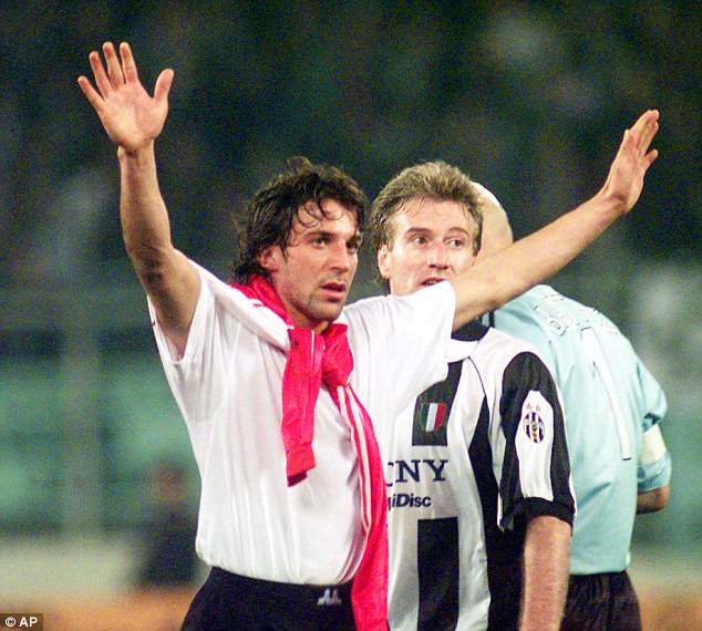 90sfootball's tweet photo. Alessandro Del Piero 🌟 https://t.co/GbMKNA8avh