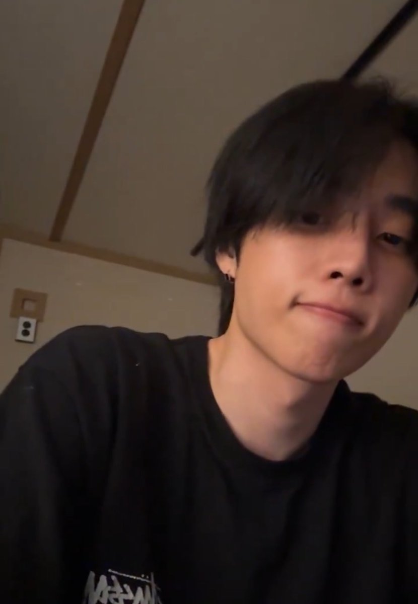 swlovezone's tweet photo. sunwoo went on a quick instagram live! ♥︎ 

he said he talked to the company about plans on preparing for his solo album—he said soon but he doesn’t know if it’ll actually be soon 😆

willing to wait however long it takes!!!!! so so seated for all the things sunwoo’s preparing for us all 🫶🏻