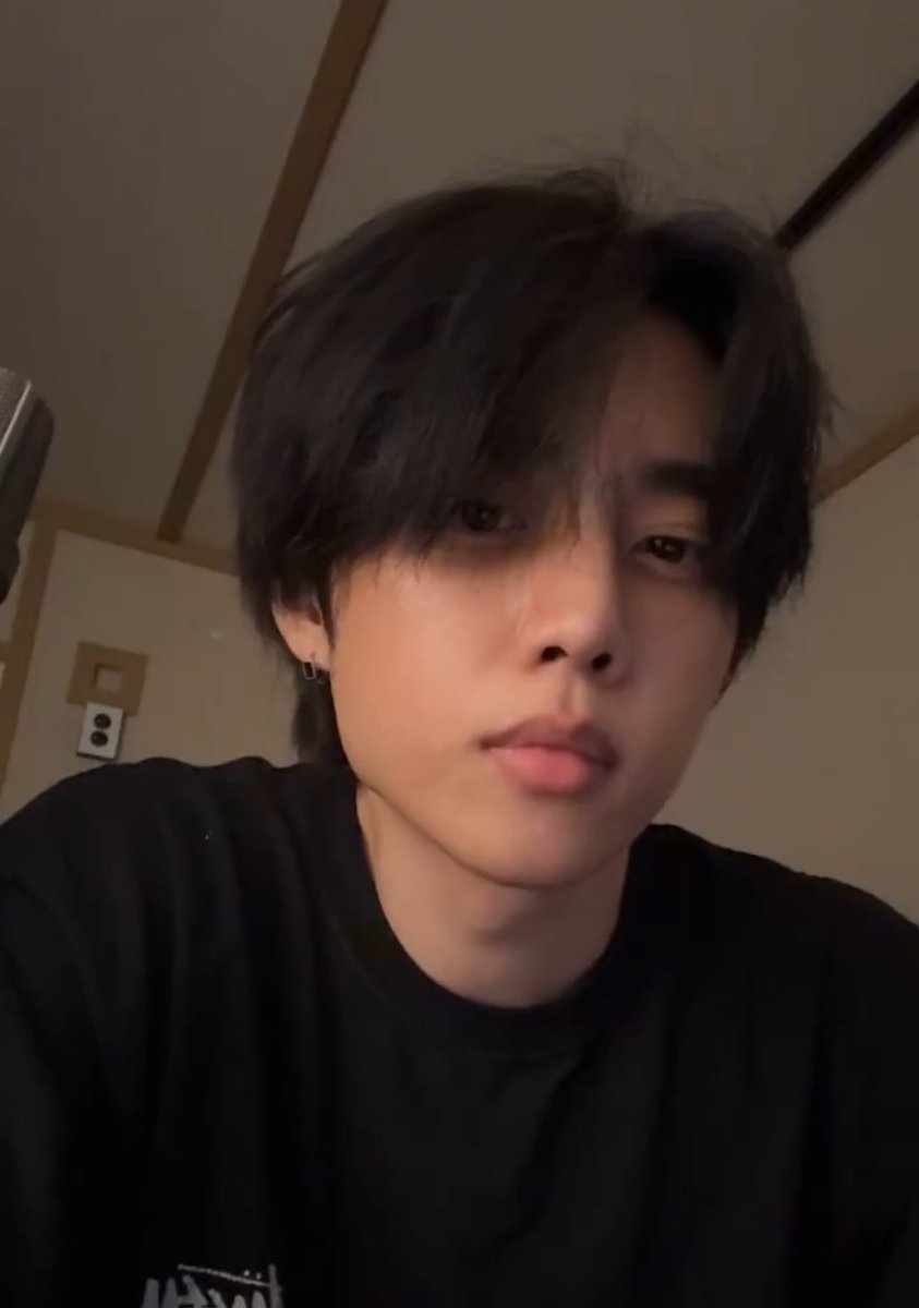 swlovezone's tweet photo. sunwoo went on a quick instagram live! ♥︎ 

he said he talked to the company about plans on preparing for his solo album—he said soon but he doesn’t know if it’ll actually be soon 😆

willing to wait however long it takes!!!!! so so seated for all the things sunwoo’s preparing for us all 🫶🏻