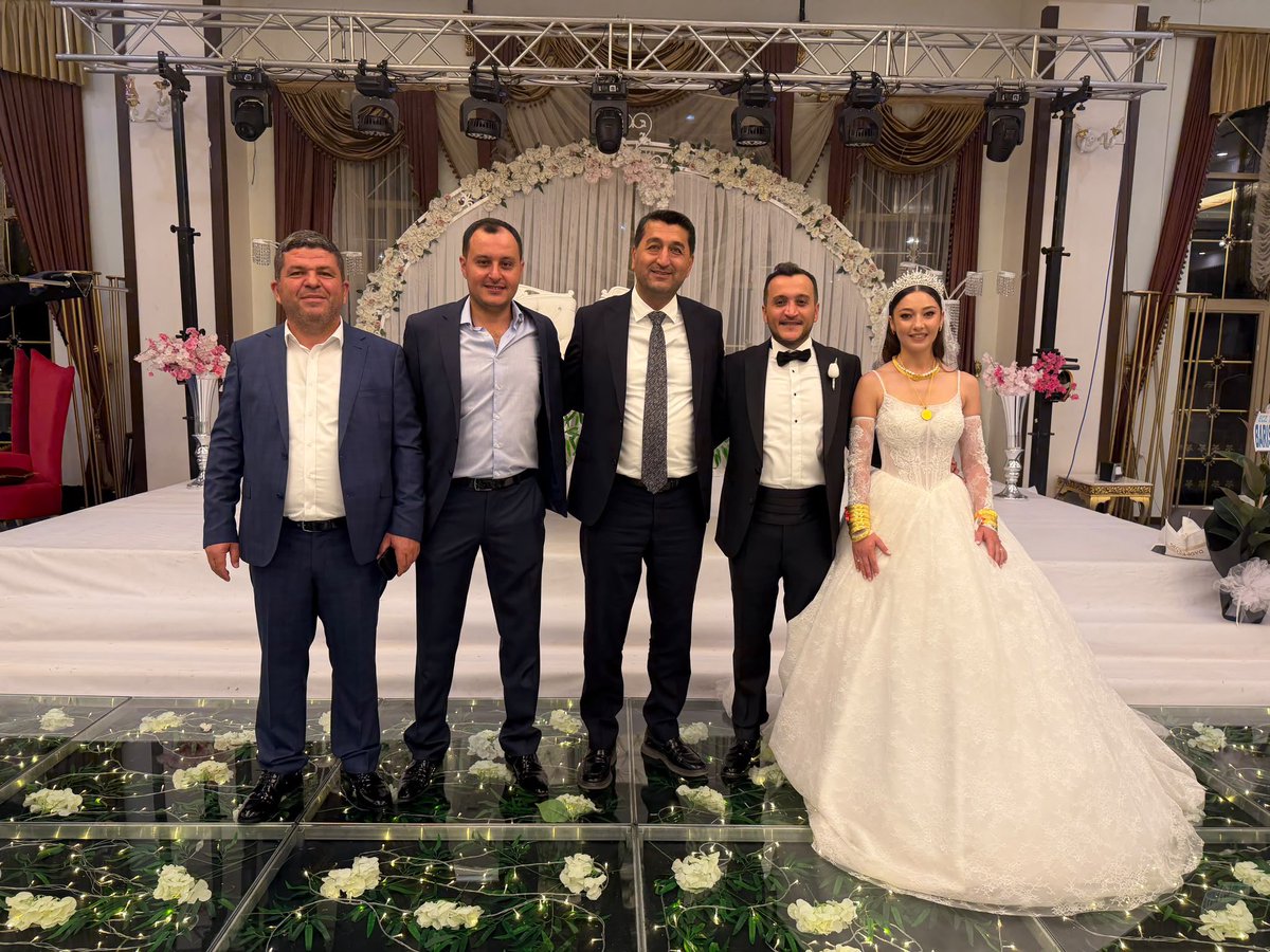 mahmutboyraztr's tweet photo. Tuğçe & Enes çiftimizin düğün merasimine katılarak mutluluklarına ortak olduk. 

Hayatlarını birleştiren genç çiftimize bir ömür boyu sağlık, huzur ve mutluluk diliyor; Yavuz ve Gülmez ailelerini gönülden tebrik ediyorum.

Rabbim birlikteliklerini daim, yuvalarını bereketli eylesin.