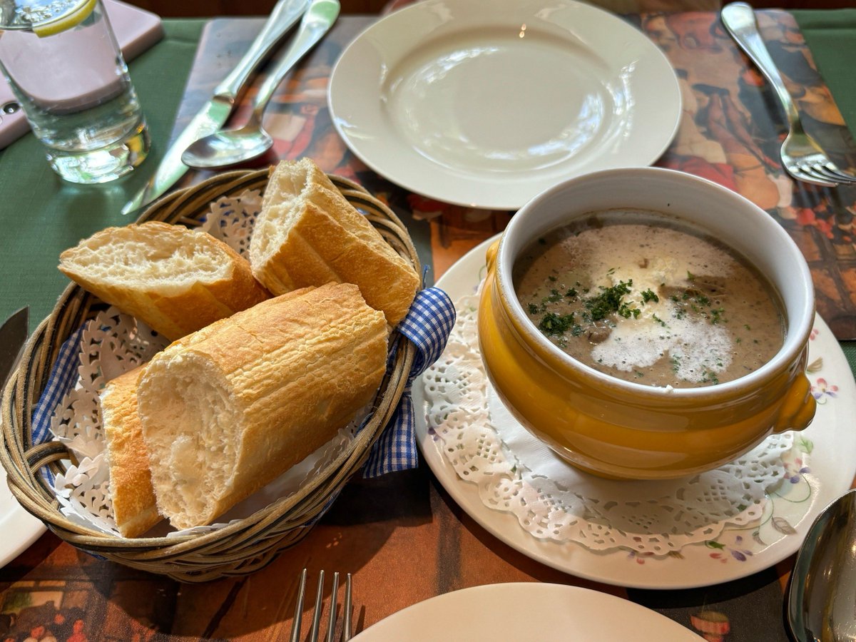 MsRenda1's tweet photo. [Lunch break = warm homemade tofu soup + crispy garlic bread. Simple but so satisfying! ] https://t.co/MYKVNApAkF