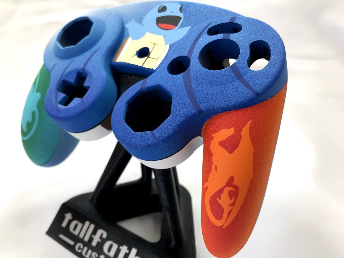 tallfatherC's tweet photo. Gamecube controller 
Custom painted 💦 🍃 🔥 https://t.co/1Hc9AEMDNJ