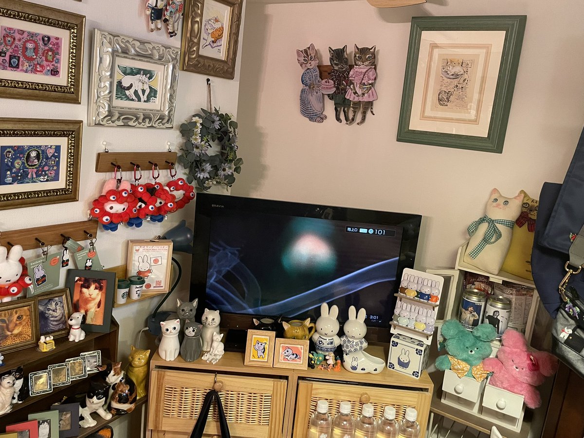 bb_luv_charu's tweet photo. イシデ電様のトークイベント、めちゃくちゃ楽しかった（お声かけて下さった方々様ありがとうございました😭）イケてるメンズファン様も半数は居られましたよ。そしてイシデ電様はアイドルの様にお美しかったし（お洋服も素敵でした🌼）ミニ原画に八っちゃんイラスト入りサインも頂いてしまいました感涙 https://t.co/6p4xqfBDxF