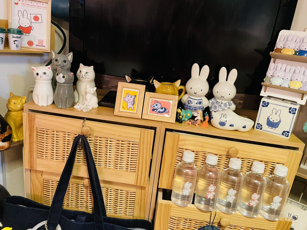 bb_luv_charu's tweet photo. イシデ電様のトークイベント、めちゃくちゃ楽しかった（お声かけて下さった方々様ありがとうございました😭）イケてるメンズファン様も半数は居られましたよ。そしてイシデ電様はアイドルの様にお美しかったし（お洋服も素敵でした🌼）ミニ原画に八っちゃんイラスト入りサインも頂いてしまいました感涙 https://t.co/6p4xqfBDxF