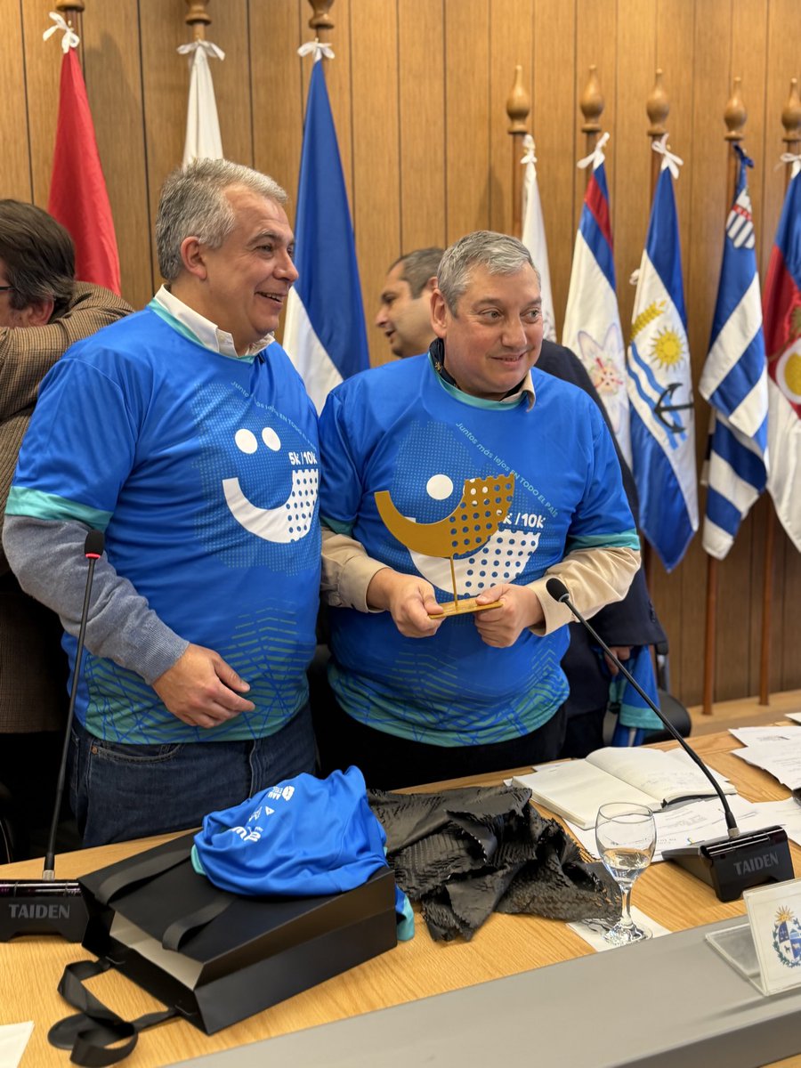 PajaroEnciso's tweet photo. Nos visito   la  Fundación Pérez Scremini  en @cintendentesuy  se viene la 5K y 10K . 🏃‍♂️
 Los invitamos  a  sumarse desde todo el país por los chicos que luchan contra el cáncer infantil. Todo lo recaudado asegura su tratamiento gratuito. https://t.co/oEjIQqGpSD