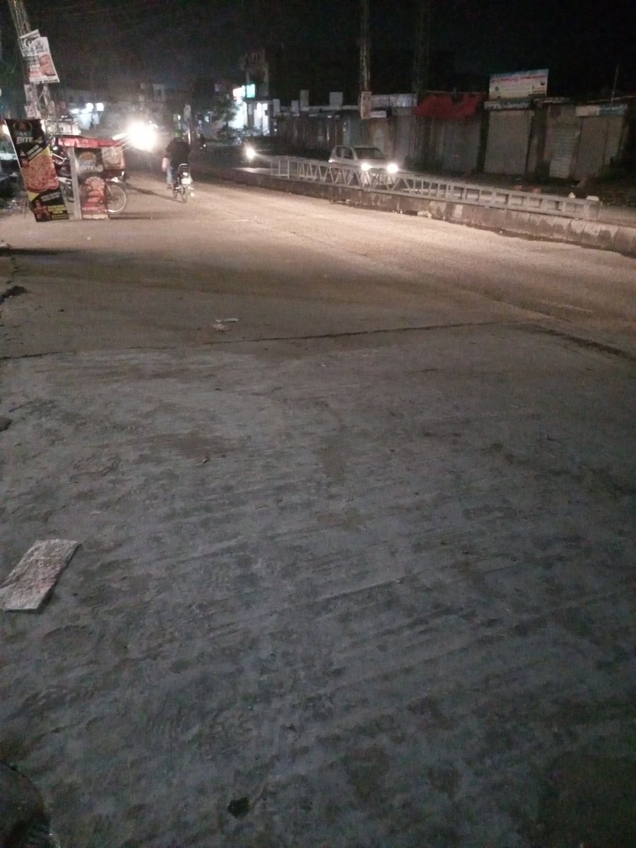 IftikharIsf's tweet photo. Abi tk Intezar hi kr rha Adiala Road pa. 
#ہر_دل_سے_دعا_خان_کے_نام https://t.co/APj1WkV3Df