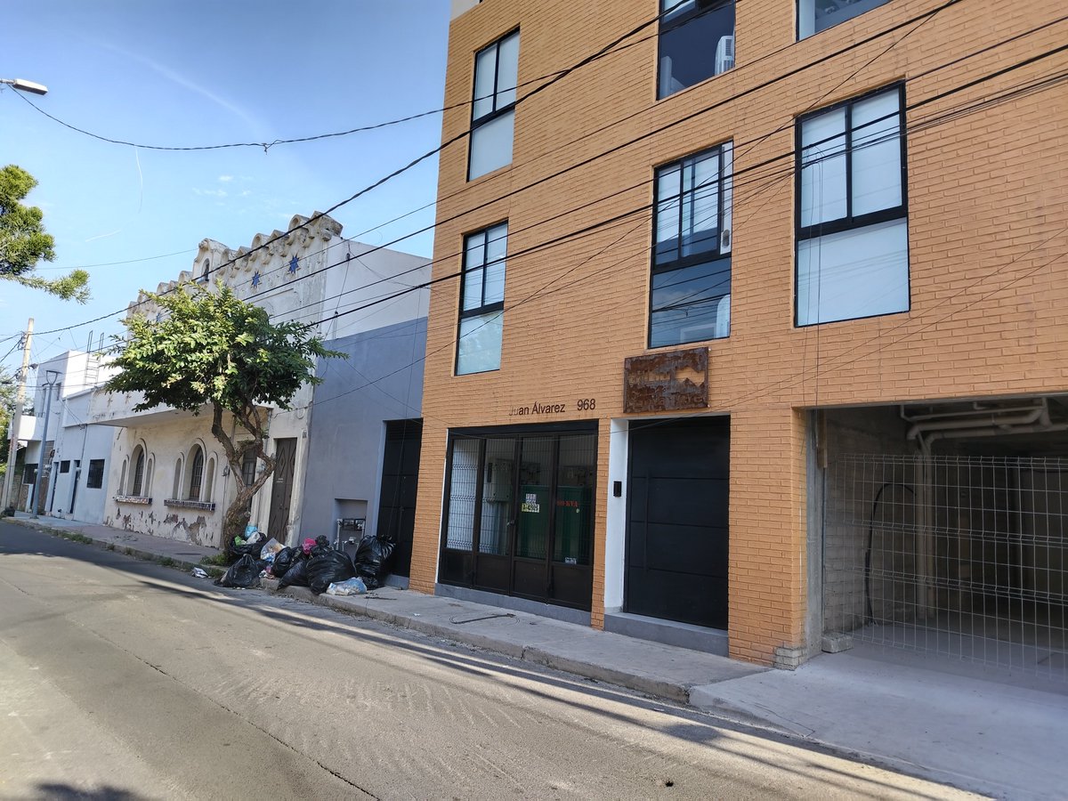 ROCAMOCO's tweet photo. @Trafico_ZMG con quién se puede reportar es un airbnb calle Juan Álvarez entres cruz verde y Juan n cumplido col capilla de jesus https://t.co/cfouXelVXE