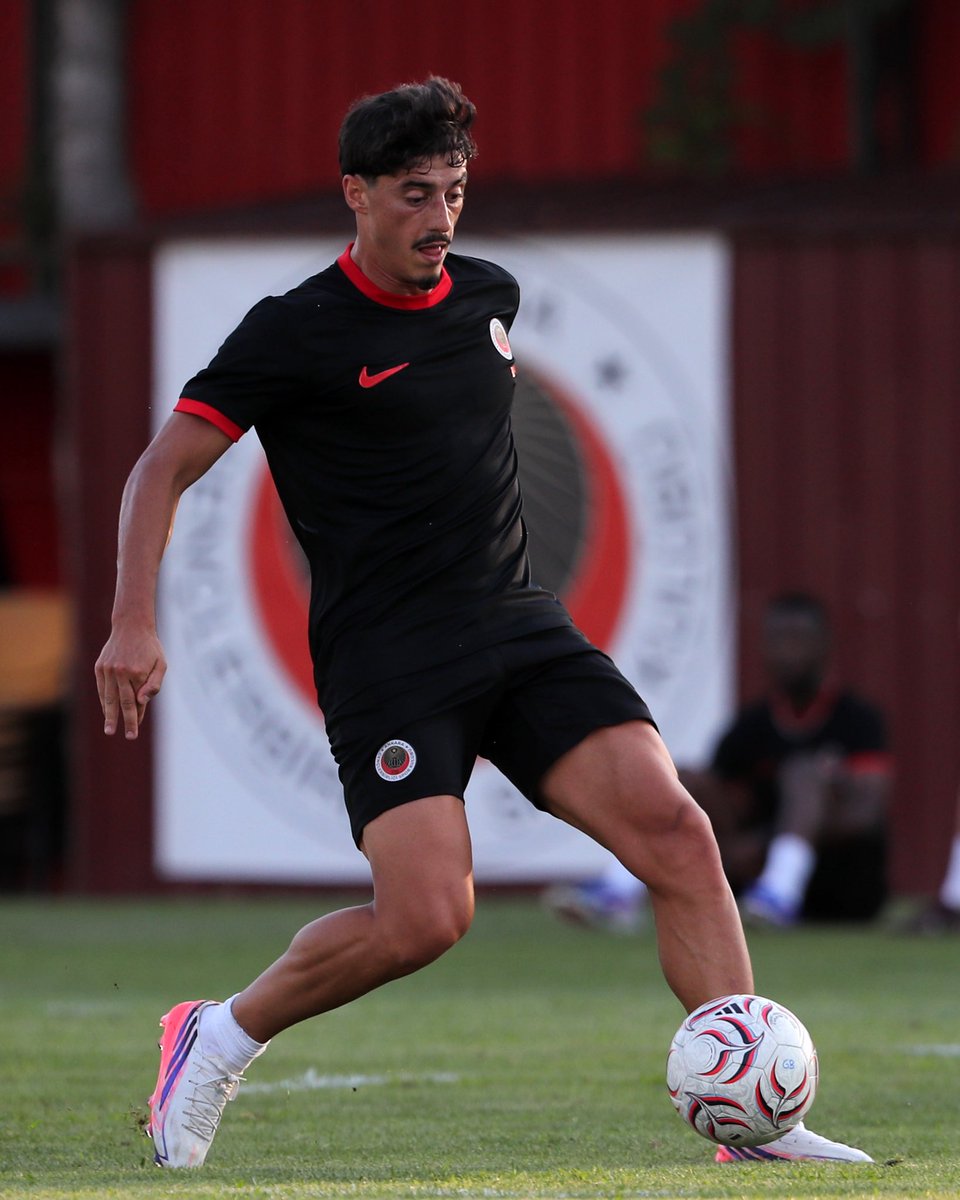 kirmizikara's tweet photo. ⚽️ Tiago Gouveia ilk antrenmanına çıktı. ⚡️ https://t.co/14z90j4k7u