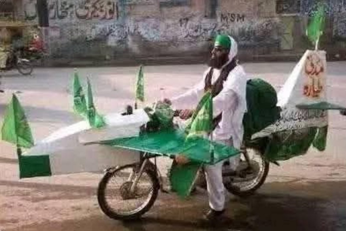 wakhrainsan's tweet photo. Me on my way to reach al shifa before imran khan reaches there https://t.co/CF7NnUeO09